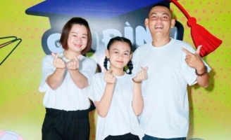 “Cô bé triệu view” Bào Ngư cùng gia đình “đại náo” Gia Đình Thông Thái