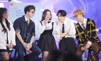 Cody “ghét ra mặt” khi thấy Fanny, Vũ Thịnh ngang nhiên hôn nhau tại buổi fan meeting