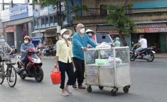 Color Man ghé thăm xe bánh mì hơn 60 năm tuổi ở Mỹ Tho