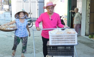 Color Man ngưỡng mộ tình yêu nghề của cụ bà U100 nặng gánh mưu sinh tại Cần Thơ