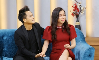 Con gái cưới chồng gia cảnh khó khăn, ba mẹ chỉ biết khóc vì bị hàng xóm dị nghị