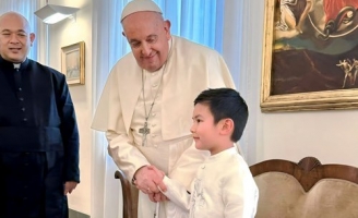 Con trai Đan Trường hào hứng khi gặp gỡ Đức Giáo Hoàng FRANCIS