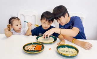 Con trai Ưng Hoàng Phúc cover hit “Thà Rằng Như Thế” hay không kém bố