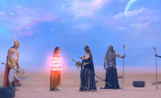 Cuộc chiến của các vị thần: Con trai đau đớn chứng kiến mẹ bị đẩy xuống giếng