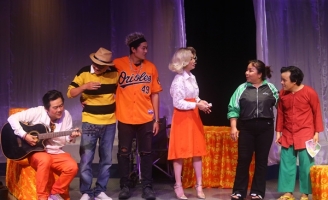 Cười ra nước mắt với câu chuyện “giấc mơ Mỹ” trong kịch tết “Mặt đối mặt”