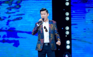 Đại Nghĩa nổi da gà với màn hóa thân Elvis Phương xuất sắc của Lê Vỹ