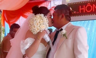 Đám cưới 'Thằng Cò' Phùng Ngọc và bạn gái kém 10 tuổi
