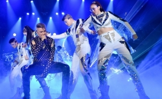 Đàm Vĩnh Hưng cực máu lửa, tái hiện hơn 30 ca khúc hit tại live concert The Portrait
