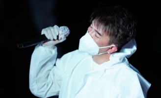 Đàm Vĩnh Hưng và hành động ý nghĩa cho y bác sĩ bệnh viện dã chiến Thủ Đức