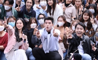 Dàn cast “2 ngày 1 đêm” hòa mình với sinh viên Đại Học Đà Lạt 