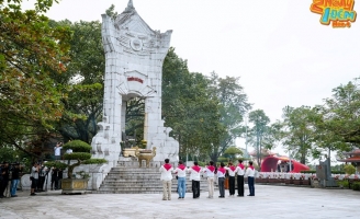 Dàn cast “2 ngày 1 đêm” xúc động với những câu chuyện lịch sử tại Quảng Trị