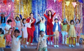 Dàn Cast Running Man Vietnam mang niềm vui đến với các em nhỏ