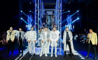 Dàn celeb Nam đình đám của showbiz Việt tỏa nắng trong BST Hoàng Kim của NTK Nam Phong  