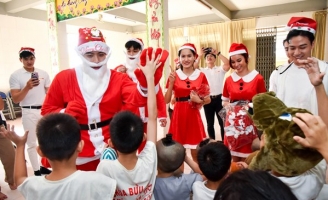 Dàn celeb nhà Fitness Supermodel Vietnam đón Giáng sinh ấm áp cùng trẻ em ở Cần Thơ