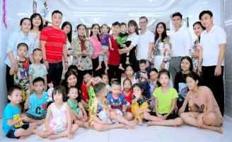 Dàn sao Việt mang mùa xuân đến với trẻ em mồ côi và nghệ sĩ tiền bối neo đơn