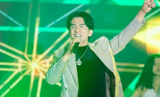 Đan Trường bỏ 2 show, từ Mỹ bay về đi sự kiện của một nhân vật đặc biệt