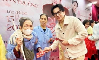Đan Trường chăm chỉ làm từ thiện dịp cuối năm