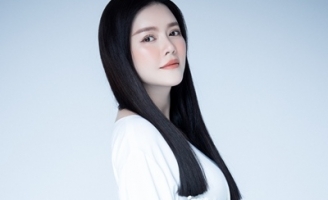 Đẳng cấp như Lý Nhã Kỳ, chỉ váy trắng tinh khôi đủ khiến fan đổ gục