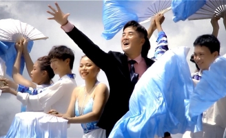 Danh ca Chế Thanh gây bất ngờ khi “lội ngược dòng” với MV “Yêu sao Phú Quốc”