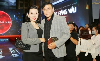 Đạo diễn - diễn viên Hoàng Phúc hiếm hoi khoe vợ trẻ đẹp Uyên Phương tại sự kiện 