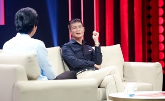 Đạo diễn Lê Hoàng cho rằng phụ nữ chọn đàn ông có tiền luôn luôn đúng