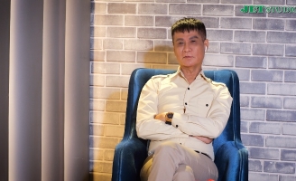 Đạo diễn Lê Hoàng: “Đàn ông ở Mỹ li dị vợ chỉ có chết vì tiền chu cấp nuôi con”