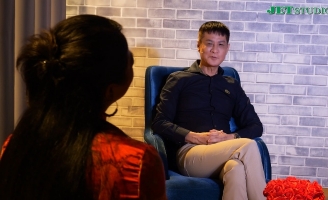 Đạo diễn Lê Hoàng mắng cô gái 32 tuổi “ngu toàn diện” vì quá mê trai đẹp  