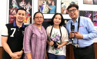 Đạo diễn Thanh Hiệp và CLB Phóng viên Sân khấu với món quà  tuyệt vời cho ngày nhà báo