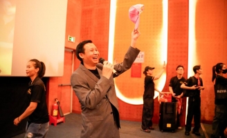 Đạo diễn Vũ Thành Vinh bị khán giả “bắt đền”