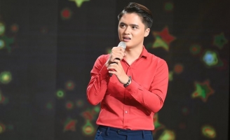 Đào Ngọc Sang lần đầu trình diễn bằng nghệ danh mới Hải Luân, do chính Hoài Linh đặt