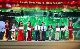 Dấu ấn của TS - NSƯT - đạo diễn Hoàng Duẩn bế mạc “Lễ hội Cà phê Buôn Ma Thuột” lần 9 - 2025 