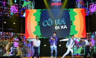 Đêm nhạc “Khi ta sống”: Hơn cả lời tri ân dành cho chiến sĩ tuyến đầu chống dịch