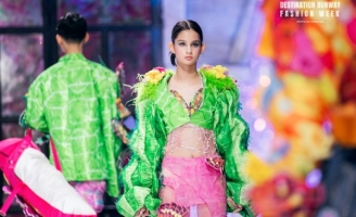 Destination Runway Fashion Week - Nắng Pha Lê khai mạc đầy sắc màu tại Smiley Ville Hà Nội