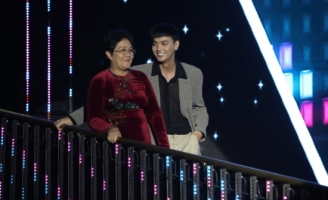 Đi Cùng Con tập 14 – Nam chính “Chồng Người Ta” rơi nước mắt khi kể về mẹ