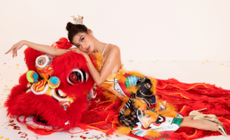 Diện áo yếm khoe lưng trần không tì vết, Thúy Diễm đón xuân tưng bừng