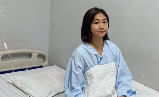 Diễn viên Ngân Hòa đăng ảnh ở bệnh viện và thông báo ngưng nhận tiền quyên góp