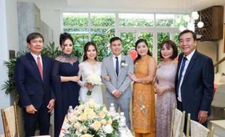 Diễn viên Ôn Bích Hằng khoe ảnh đám cưới con gái ngày đầu năm 