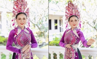 Diễn viên Ôn Bích Hằng tung bộ ảnh áo dài siêu đẹp mừng đại lễ