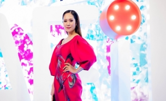 Diễn viên Thanh Thúy đẹp nền nã trong thiết kế của Hoàng Quyên