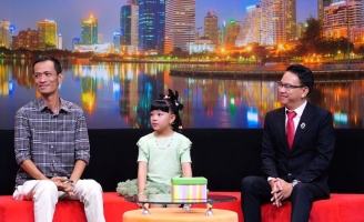 Điều Con Muốn Nói: Bé gái 8 tuổi “chơi chiêu” để cản ba hút thuốc và đi nhậu