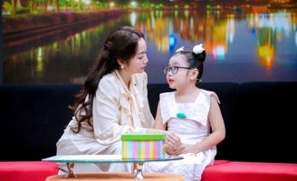 Điều Con Muốn Nói: Bé gái 8 tuổi mắc bệnh bẩm sinh về mắt, hiểu chuyện đến đau lòng