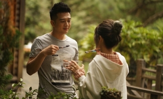 Đinh Ứng Phi Trường tung MV “Đóa hoa nở dưới tàn cây” sau 2 năm ấp ủ