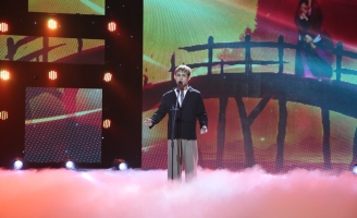 Đinh Viết Tường bật khóc ngay trên sân khấu khi hát tặng mẹ