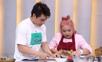 Độ body như nam thần, Lê Dương Bảo Lâm có duyên với show ẩm thực