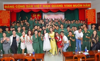 Đoàn doanh nhân, nghệ sĩ TPHCM tổ chức “Xuân yêu thương” tại Côn Đảo