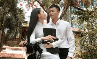 Đoàn Hồng Trang và Vũ Linh trở lại tuổi học trò dấu yêu trong mùa Phượng hồng 