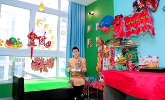 Đoan Trường bày cách trang trí góc Tết đơn giản mà ấn tượng cho nhà phố                             