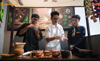 Đói bụng vẫn mê khám phá, Năm Chà cùng Nam Khánh trải nghiệm Bảo tàng Phở