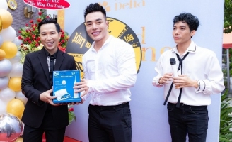 Đông đảo nghệ sĩ hài rủ nhau đến phòng khám nha khoa “mới toanh” của NTK Ivan Trần