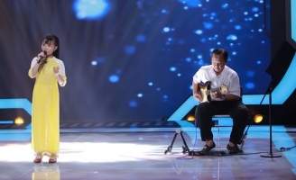 Động viên bé gái mặc cảm, Hari Won tiết lộ quá khứ nghèo, phải nhận cơm từ thiện